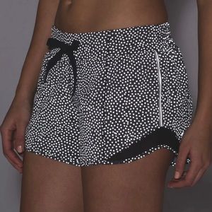 Lululemon Frozen Fizz 8 Hotty Hot Reflective Short